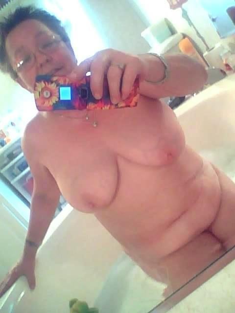 jolie nana partage selfie coquin sur le 72